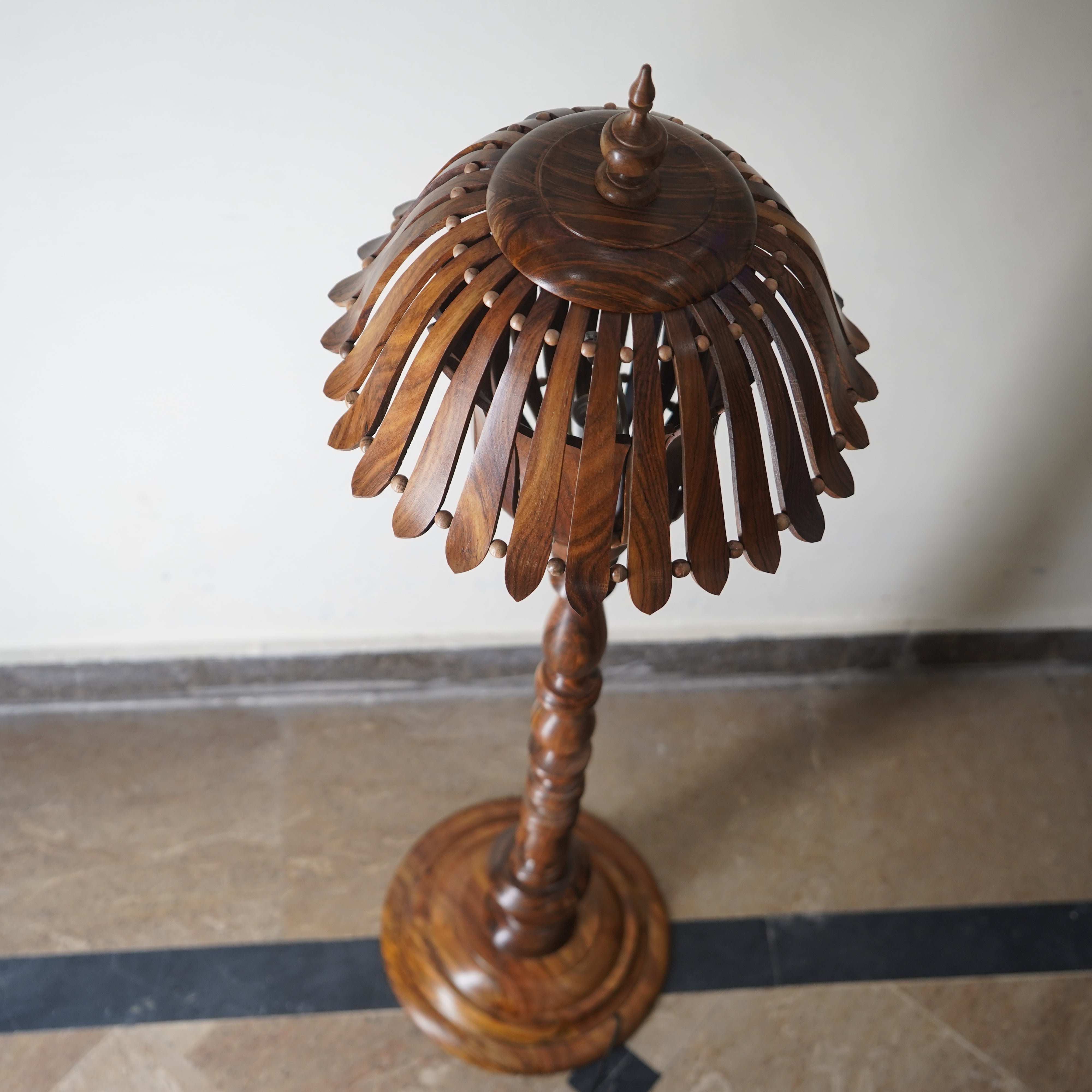 Royal Lamp with 4.5ft Stand